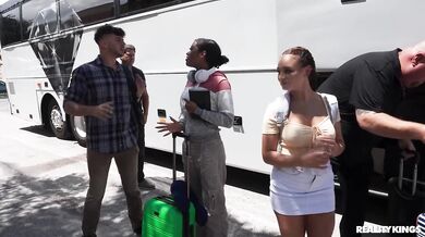 Video Cheating BF Gets Bus Ted...