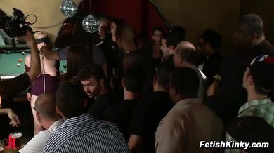 Video Amateur Blonde Experience With Strangers...