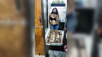 Video Desi lovers nude show