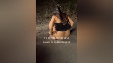 Video Jaslin kaur pee on road...