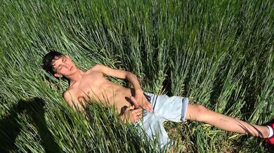 Video Sweet Skinny Twink Boy with...