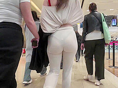 Video Epic UK Ass walking hot...