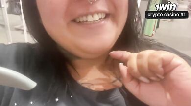 Video Bbw in clothing store...