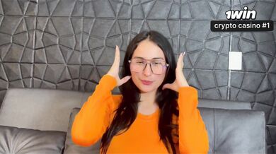 Video Jenifer plays ass-fuck on...