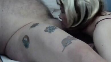 Video Amateur Crossdresser Couple Sucks Each...